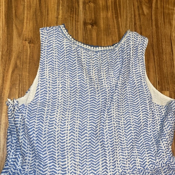 Vineyard Vines womens XL 16 18 Blue White Chevron pattern mini vneck sleeveless - Picture 8 of 10